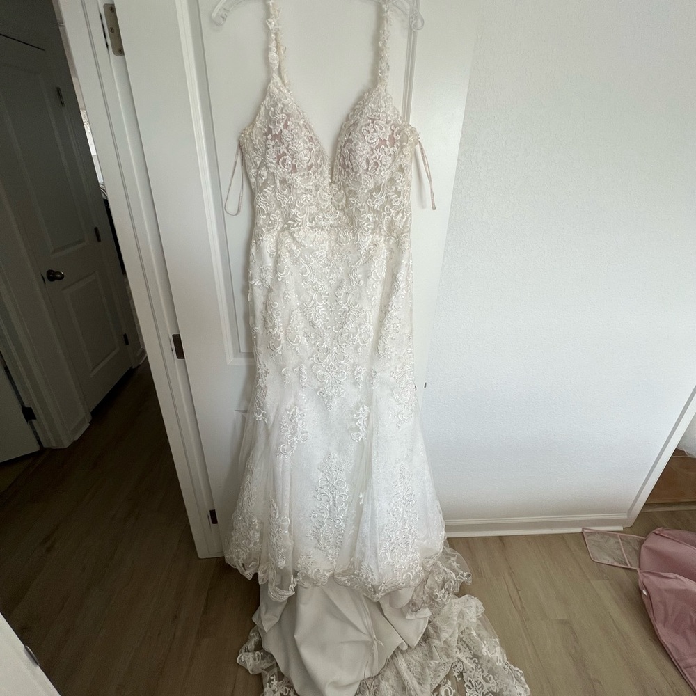Maggie Sottero Farrah Gown All Ivory Size 16